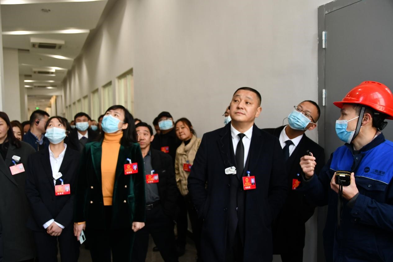 武隆人大代表參觀2.jpg 武隆人大代表參觀2.jpg