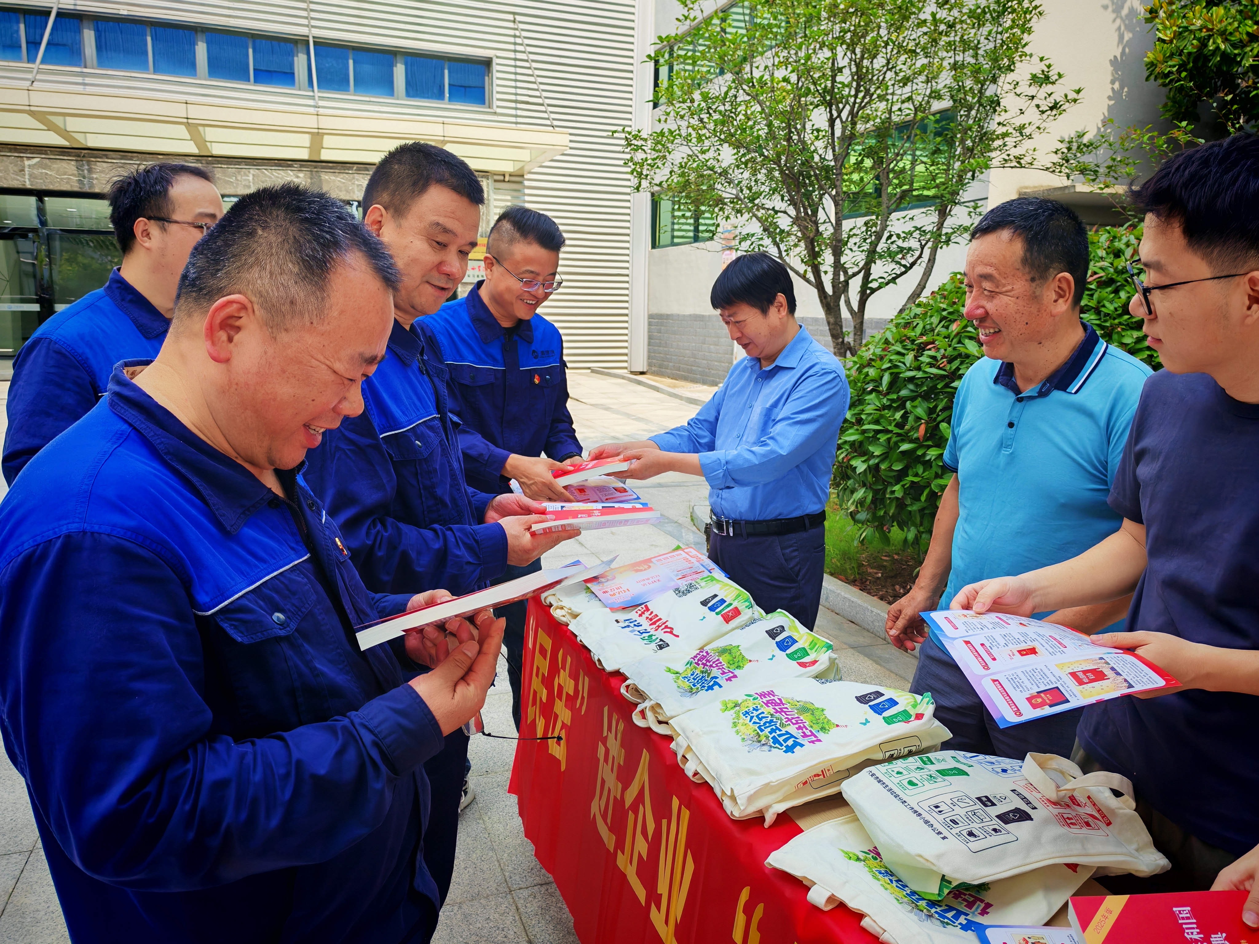 環衛處民法典進企業照片1.jpg 環衛處民法典進企業照片1.jpg